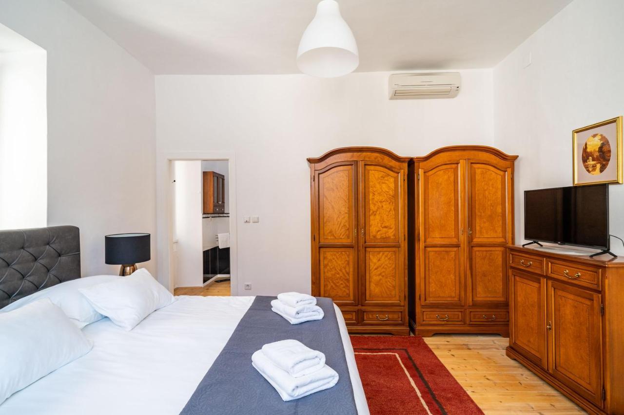 Laus Ii, Lovely In Old Town Dubrovník
